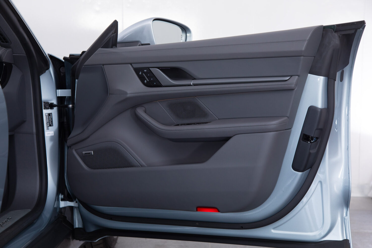 タイカンクロスツーリスモ 4 4+1シート 4WD