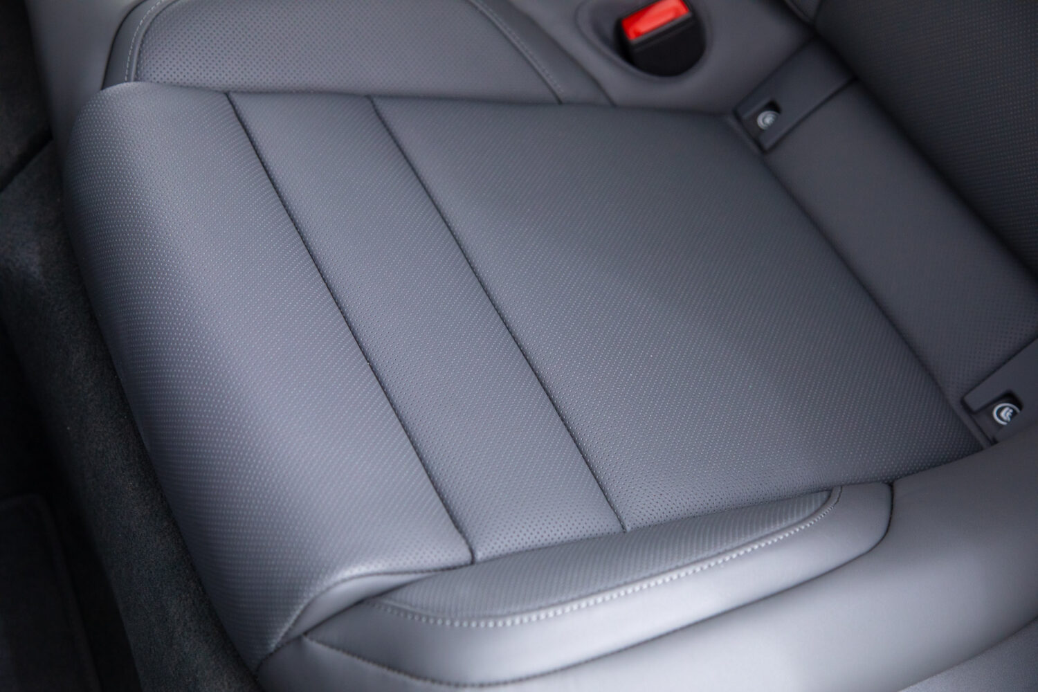 タイカンクロスツーリスモ 4 4+1シート 4WD