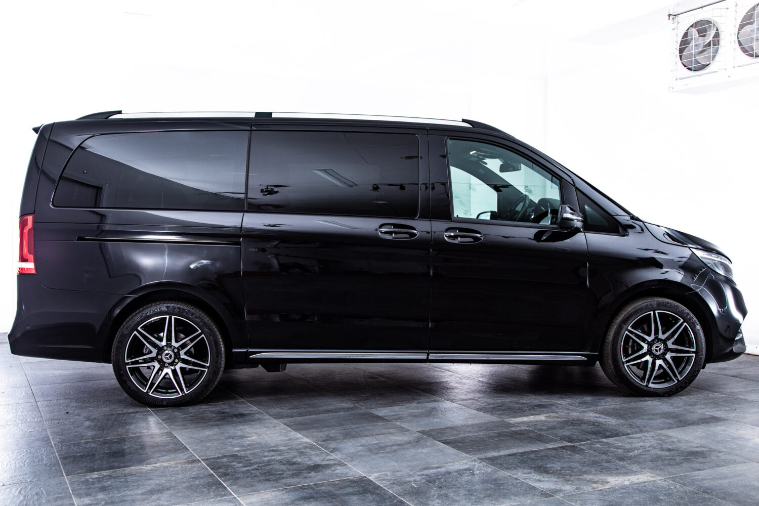 ベンツ Vクラス V220 d アバンギャルド ロング AMGラインパッケージ ディーゼルターボ