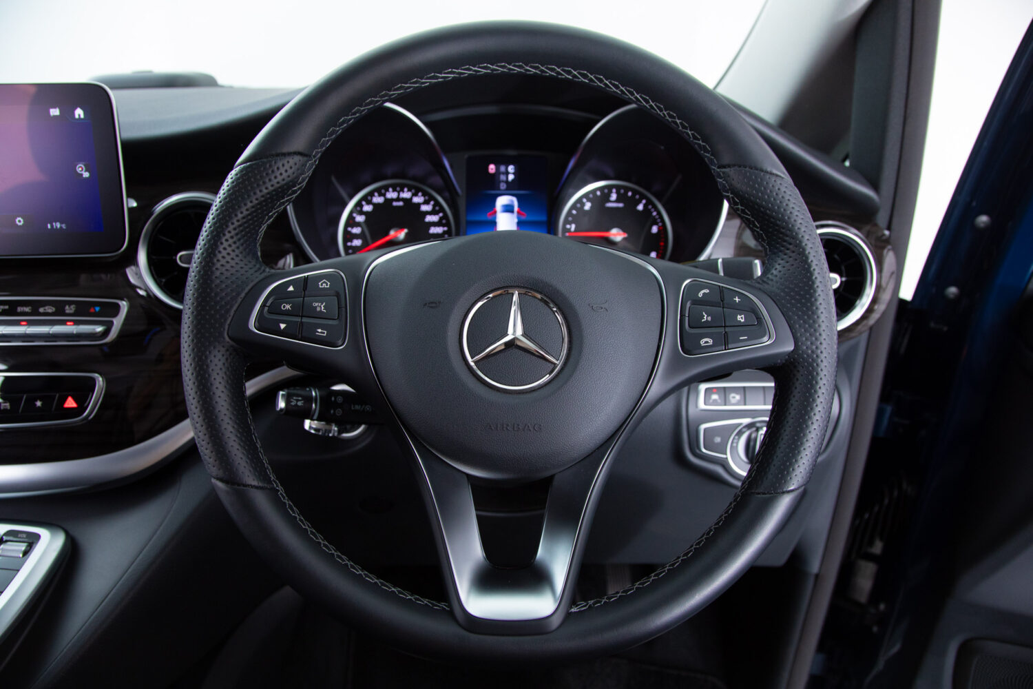 Vクラス V220 d アバンギャルド ロング ディーゼルターボ