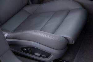 タイカンクロスツーリスモ 4 4+1シート 4WD