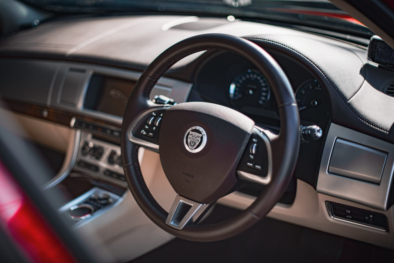 ジャガー・XF2.0プレミアムラグジュアリー（FR/6AT）英国車入門