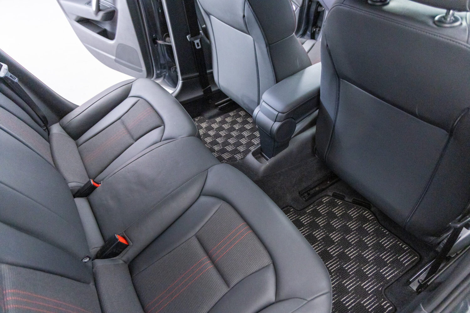 S1スポーツバック 2.0 4WD