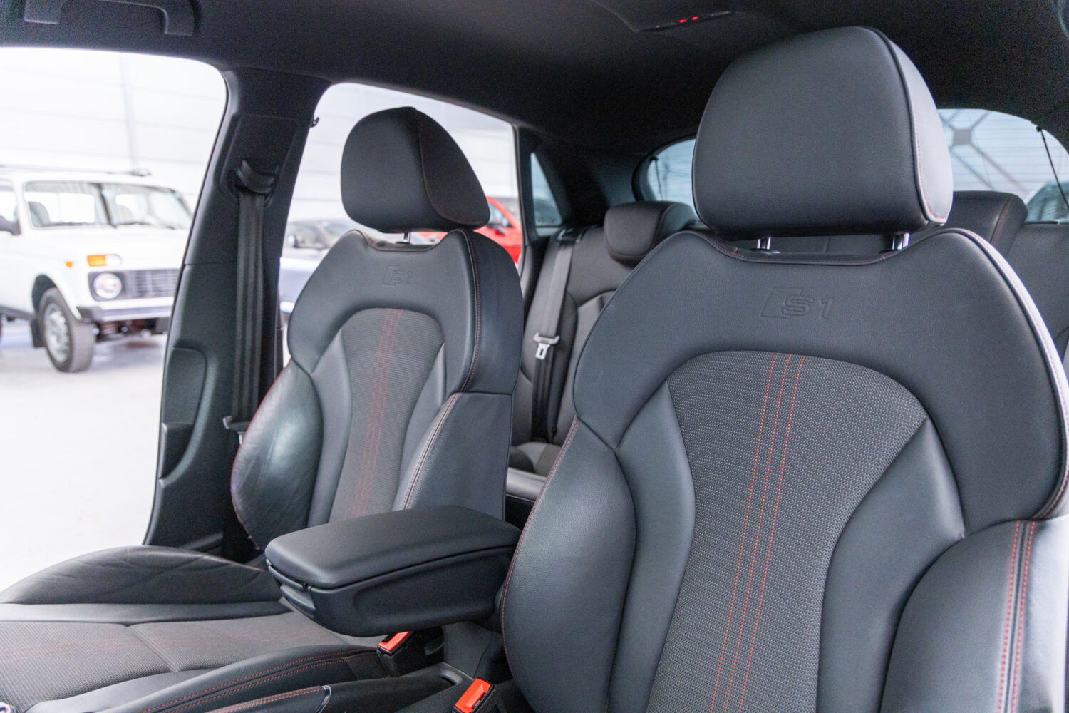 S1スポーツバック 2.0 4WD