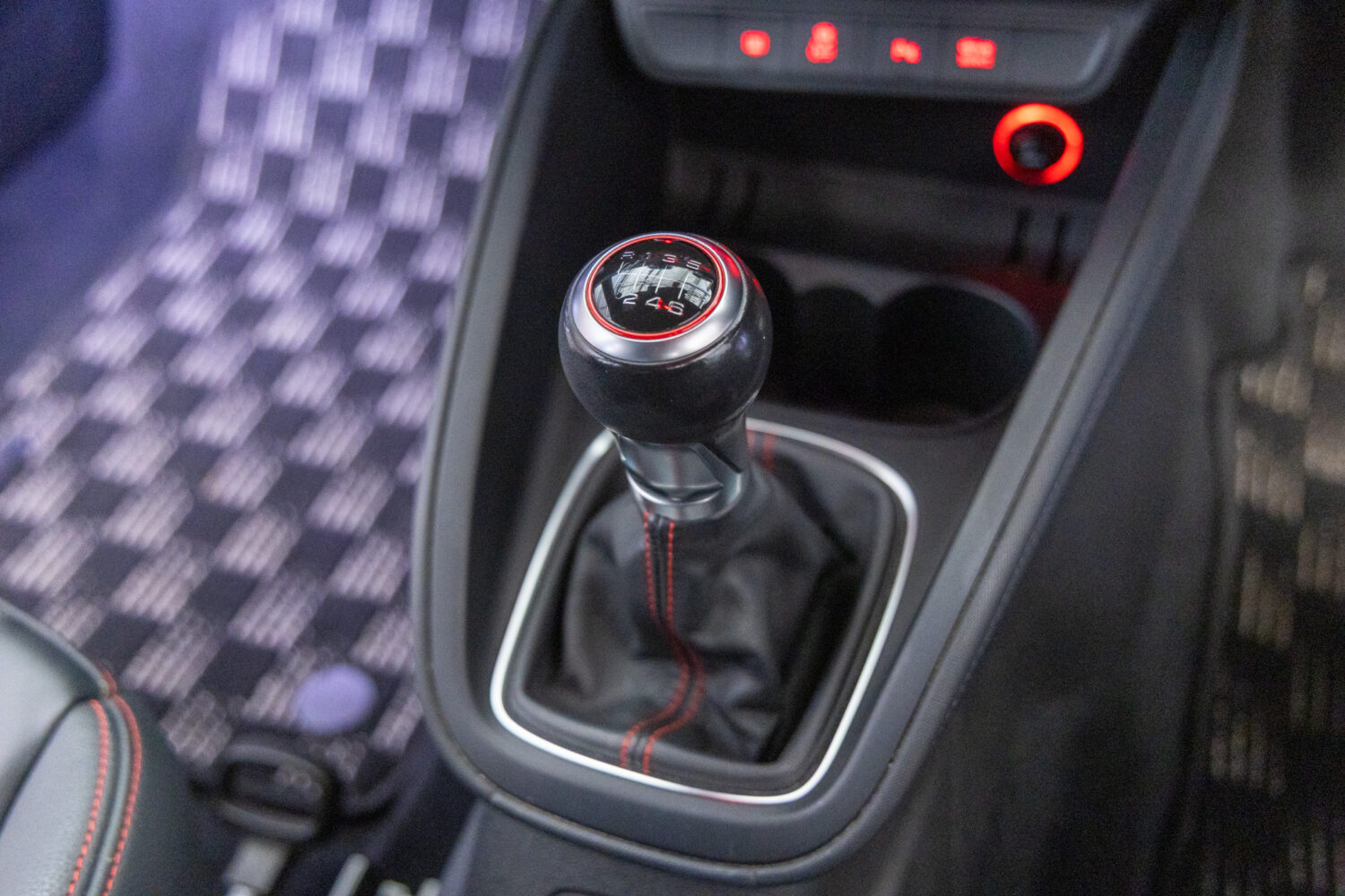 S1スポーツバック 2.0 4WD