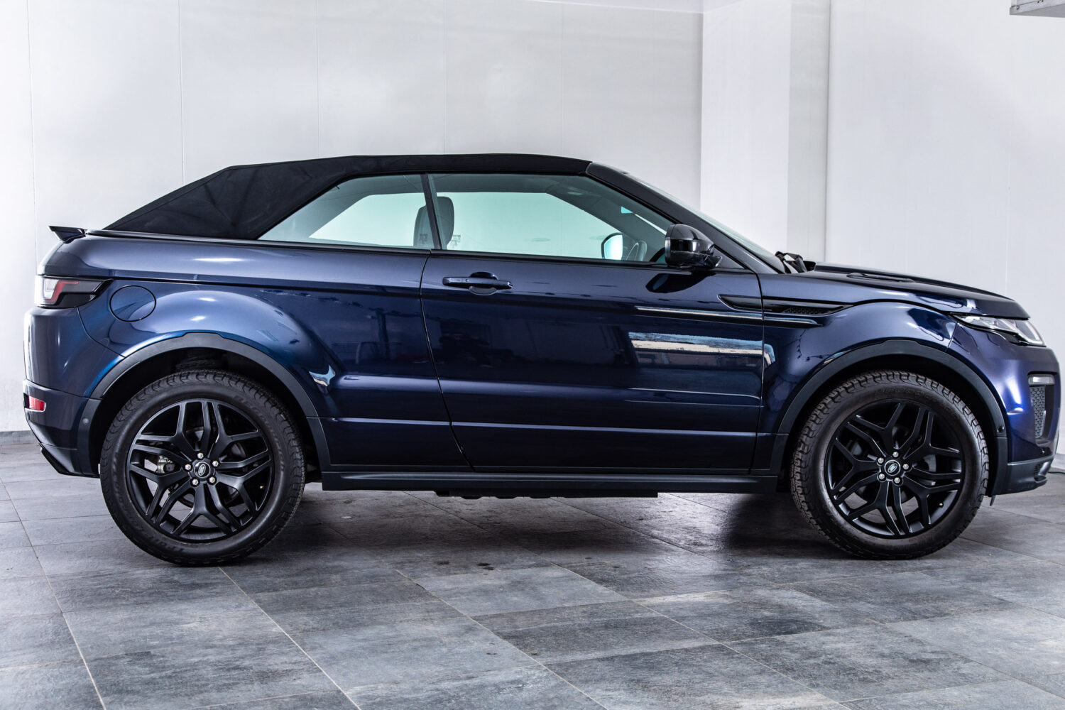 イヴォークコンバーチブル HSEダイナミック 2.0L D180 ディーゼル 4WD