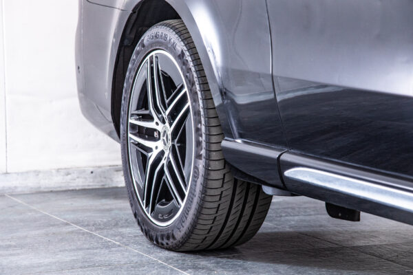 Vクラス V220 d エクストラロング AMGラインパッケージ ディーゼルターボ