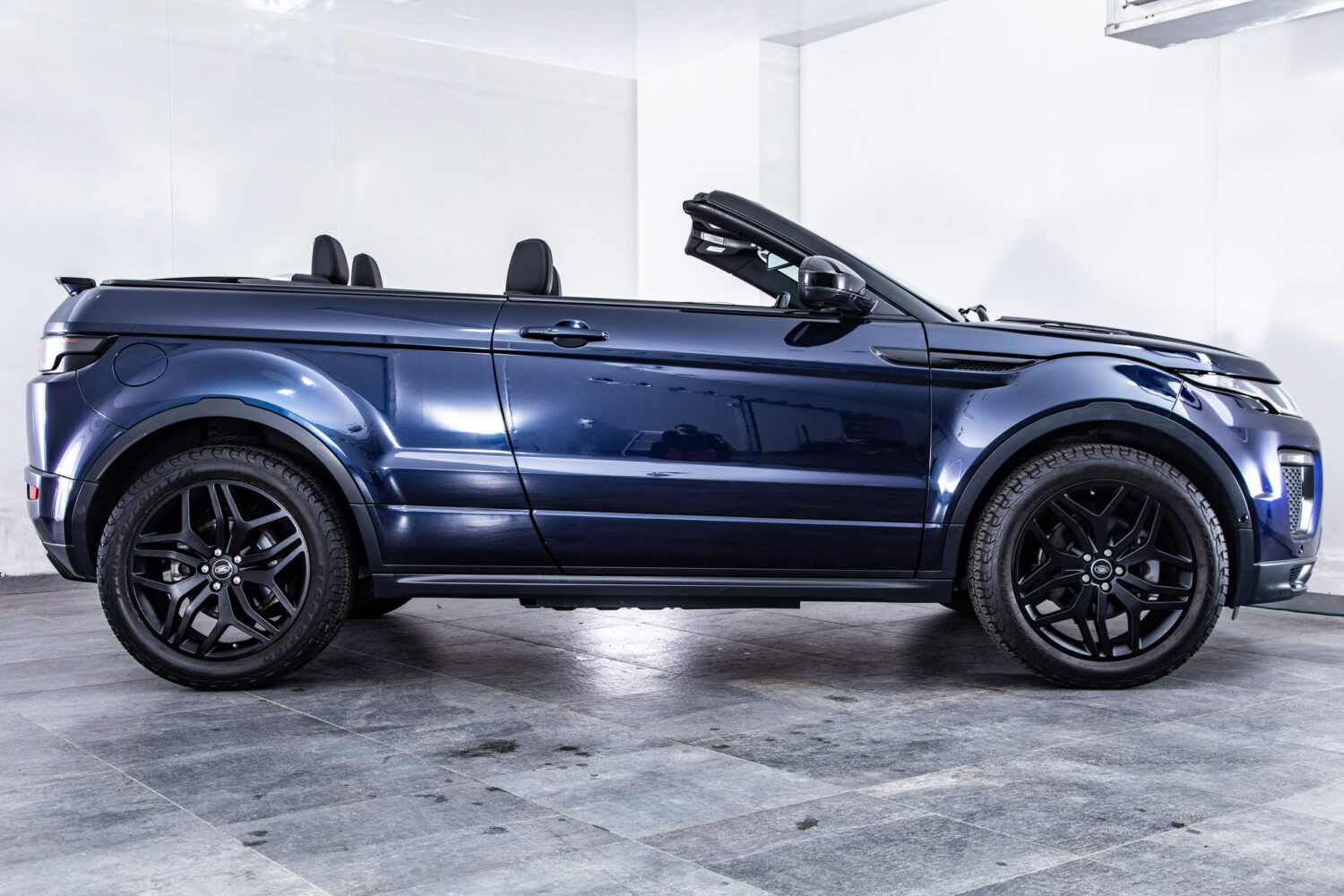 イヴォークコンバーチブル HSEダイナミック 2.0L D180 ディーゼル 4WD