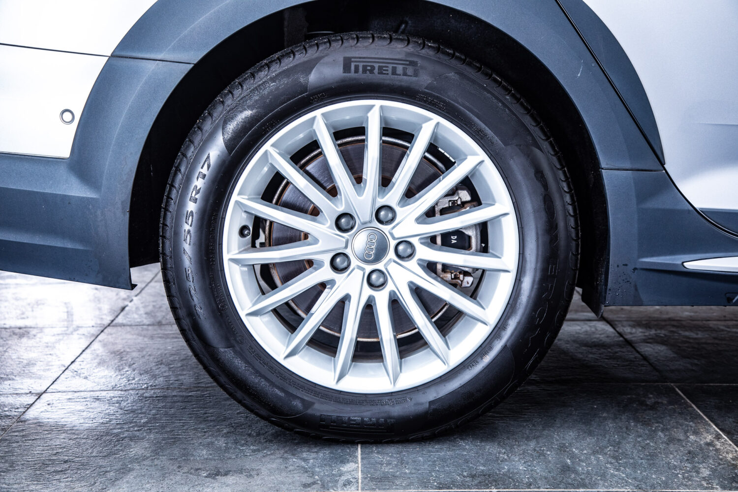 A4オールロードクワトロ 2.0 4WD