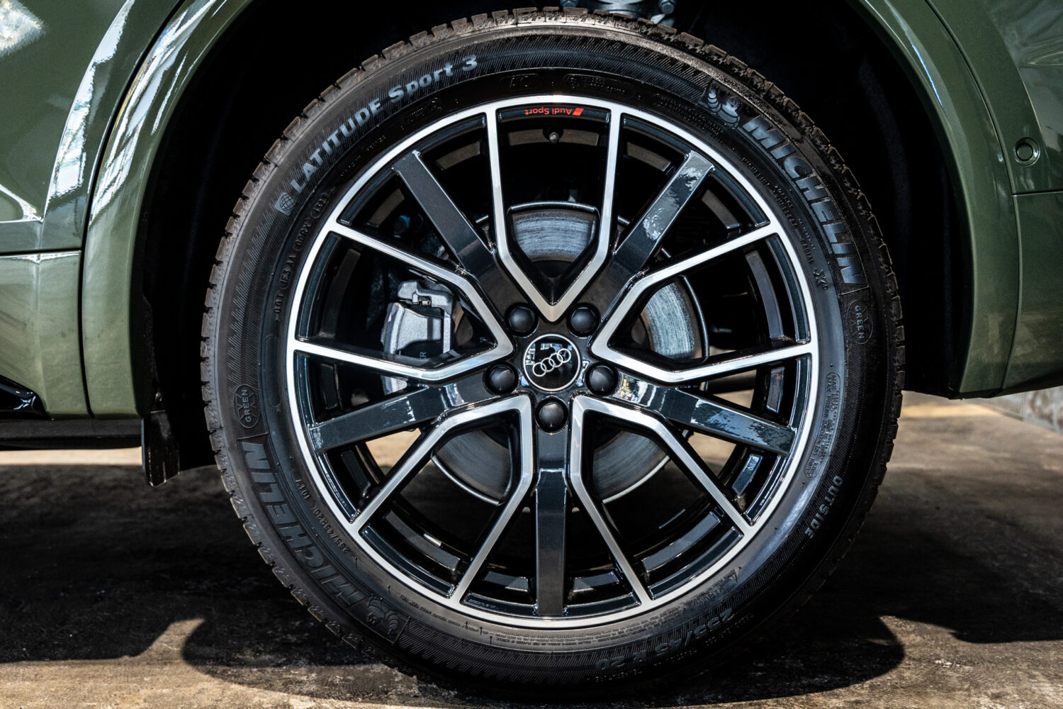 Q5スポーツバック 40TDIクワトロ Sライン 4WD