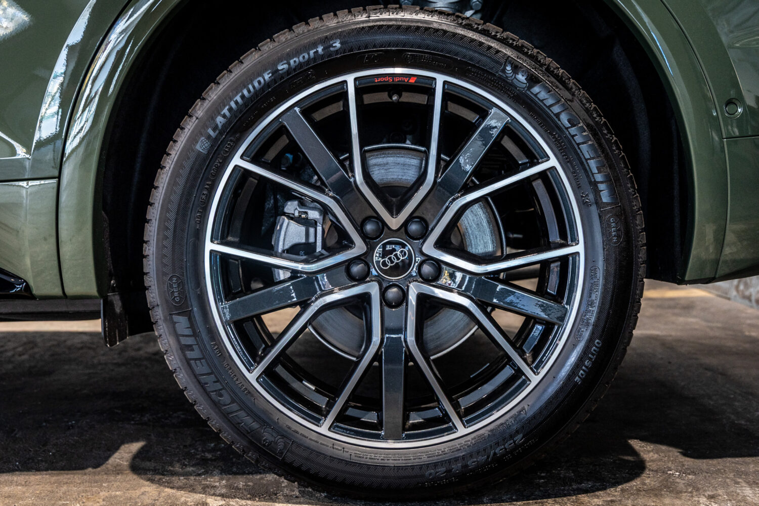 Q5スポーツバック 40TDIクワトロ Sライン 4WD