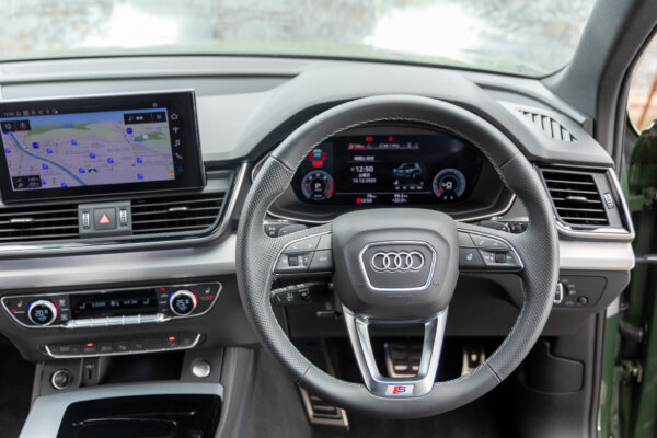 Q5スポーツバック 40TDIクワトロ Sライン 4WD
