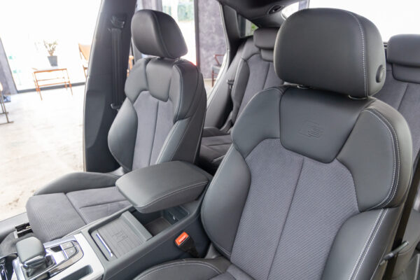 Q5スポーツバック 40TDIクワトロ Sライン 4WD