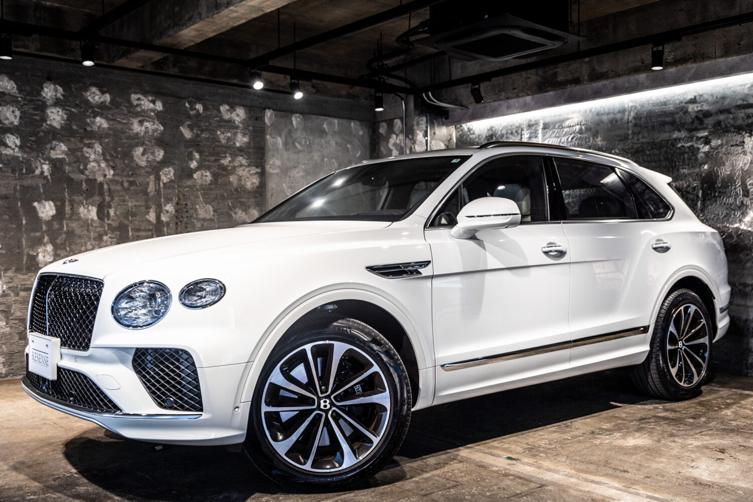 ベンテイガ V8 4WD 左H