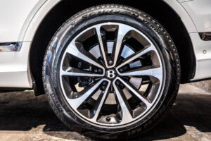 ベンテイガ V8 4WD 左H