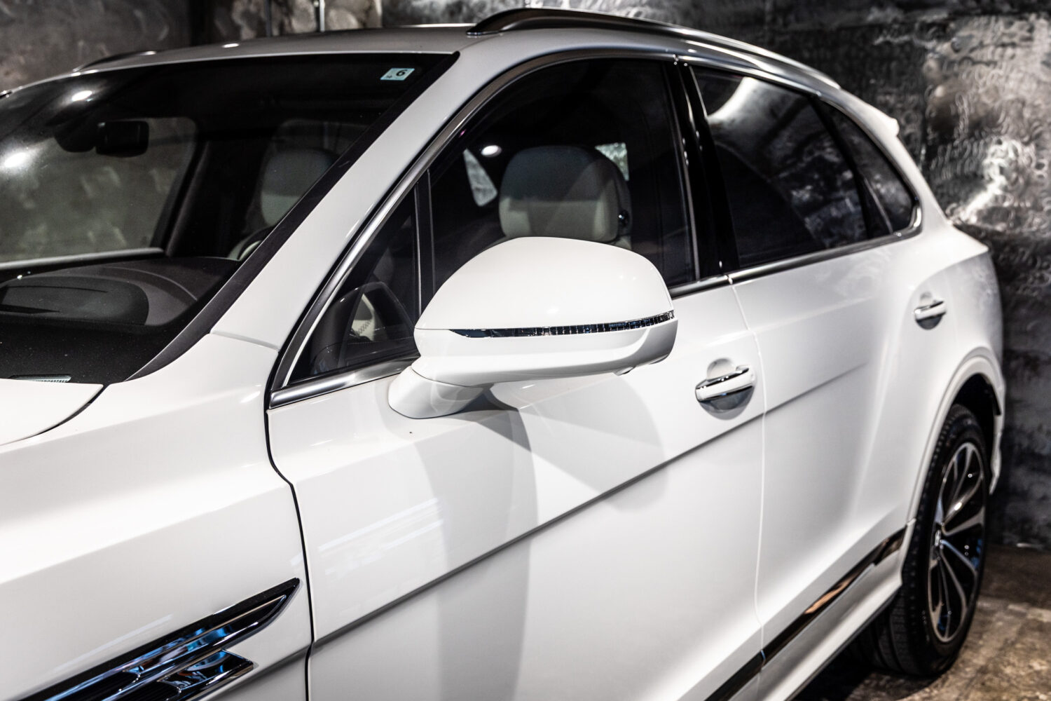 ベンテイガ V8 4WD 左H