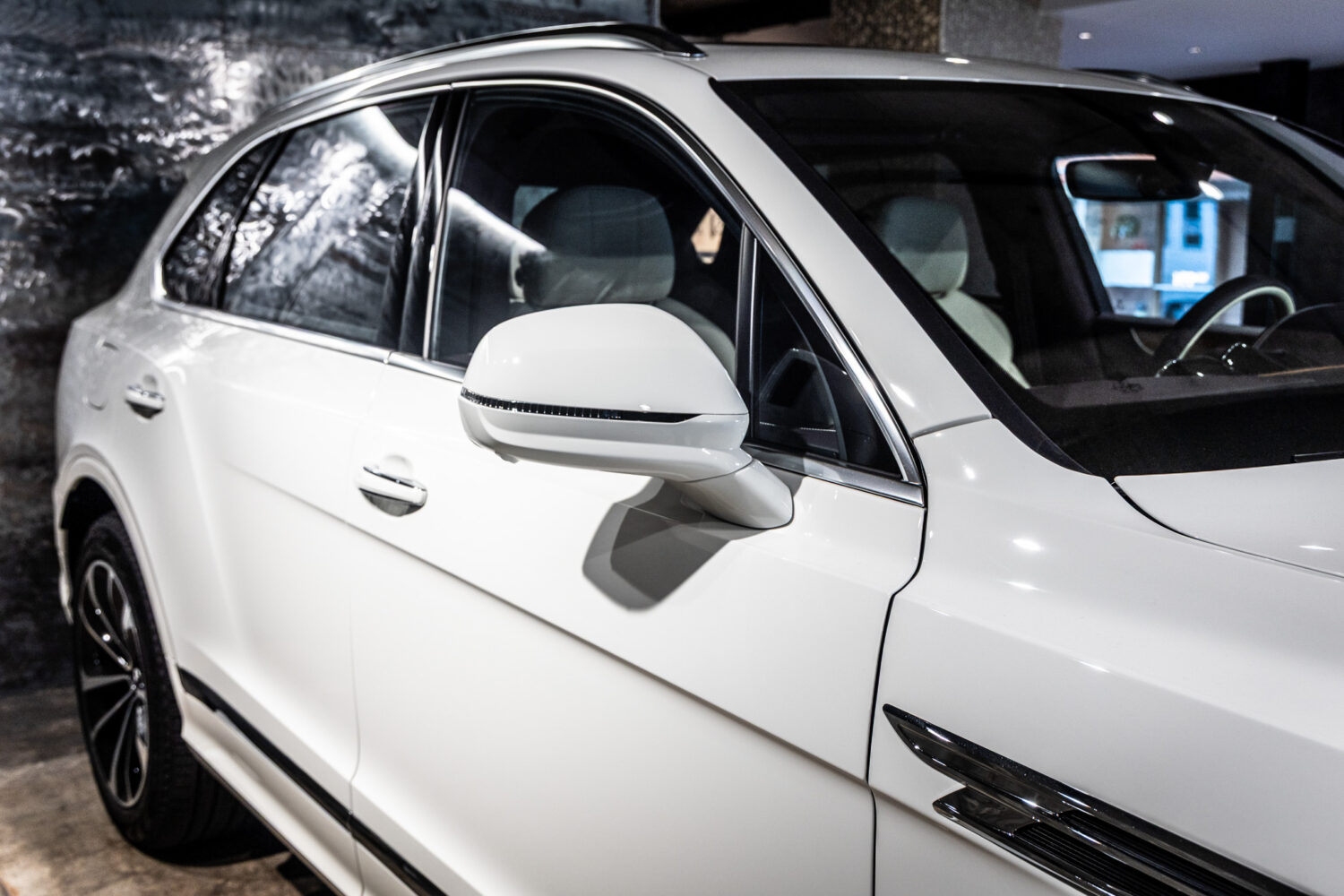 ベンテイガ V8 4WD 左H