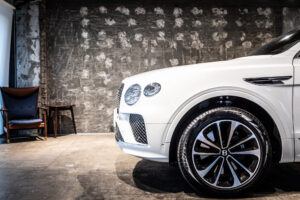 ベンテイガ V8 4WD 左H