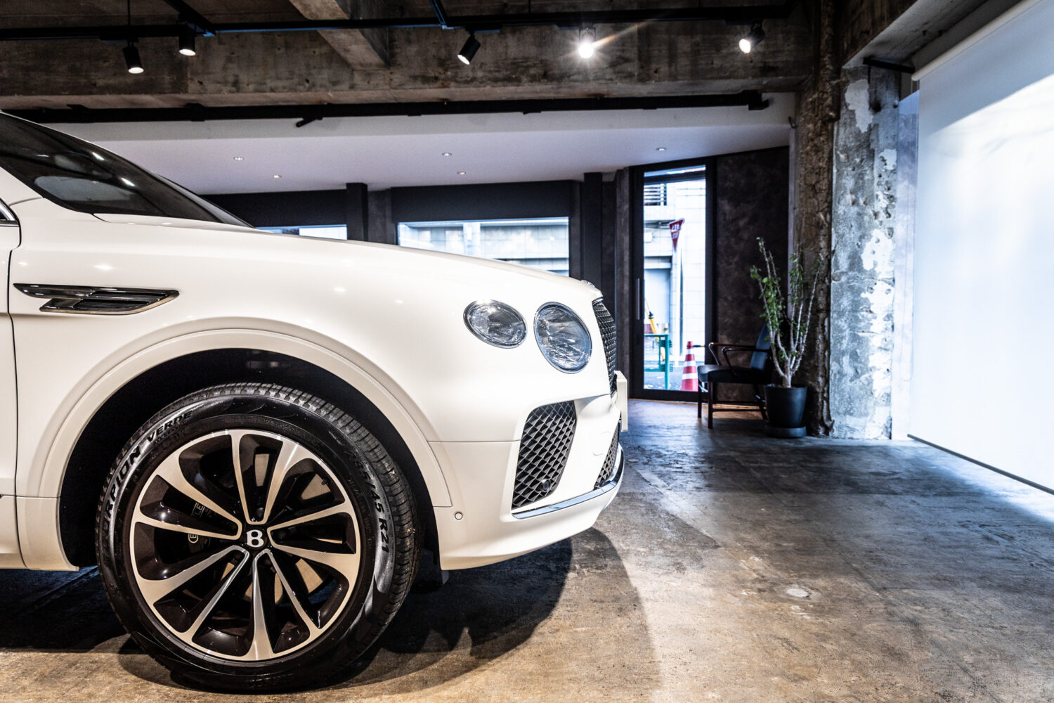 ベンテイガ V8 4WD 左H