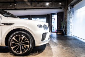 ベンテイガ V8 4WD 左H