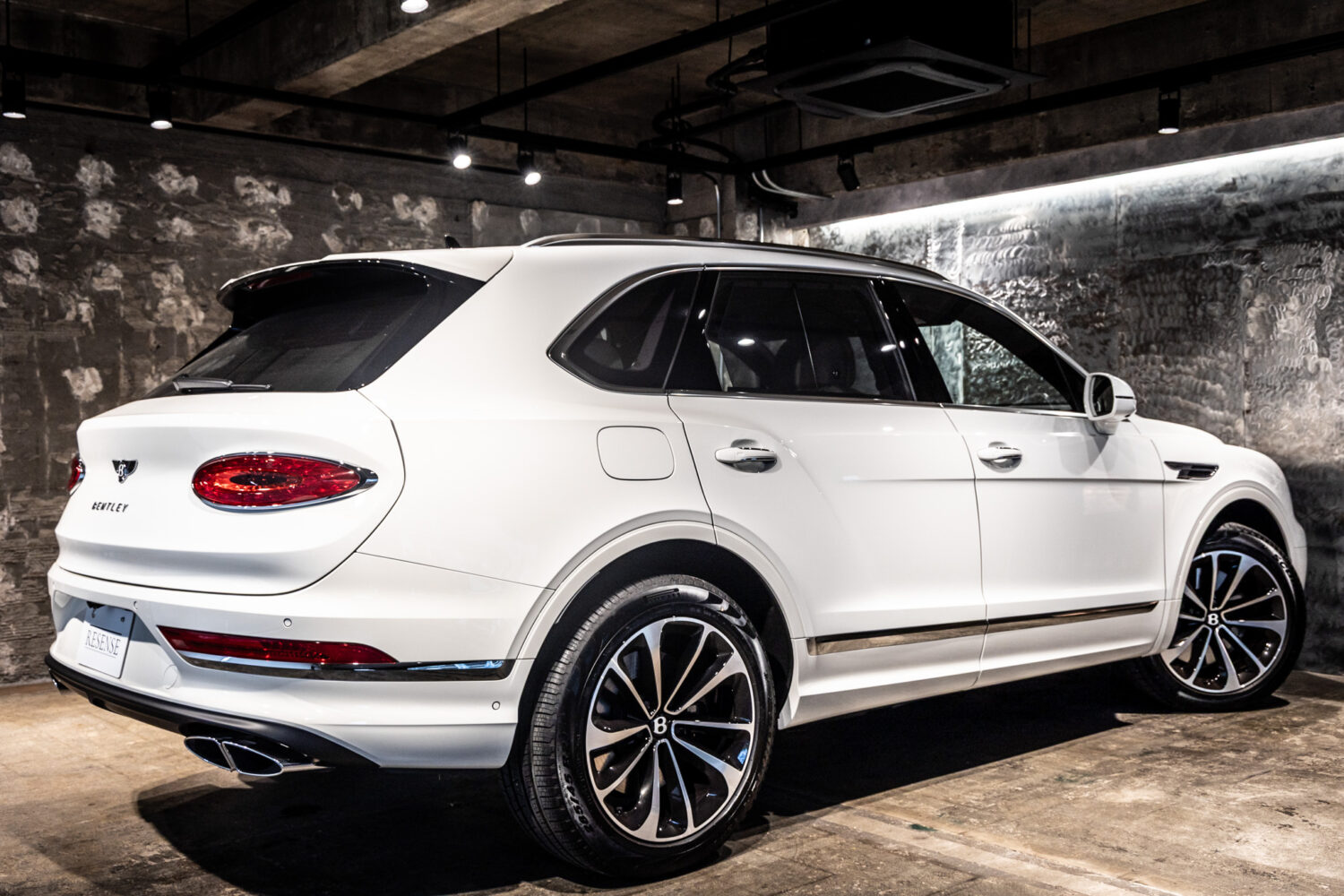 ベンテイガ V8 4WD 左H