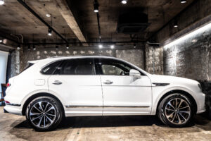 ベンテイガ V8 4WD 左H