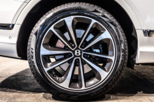 ベンテイガ V8 4WD 左H