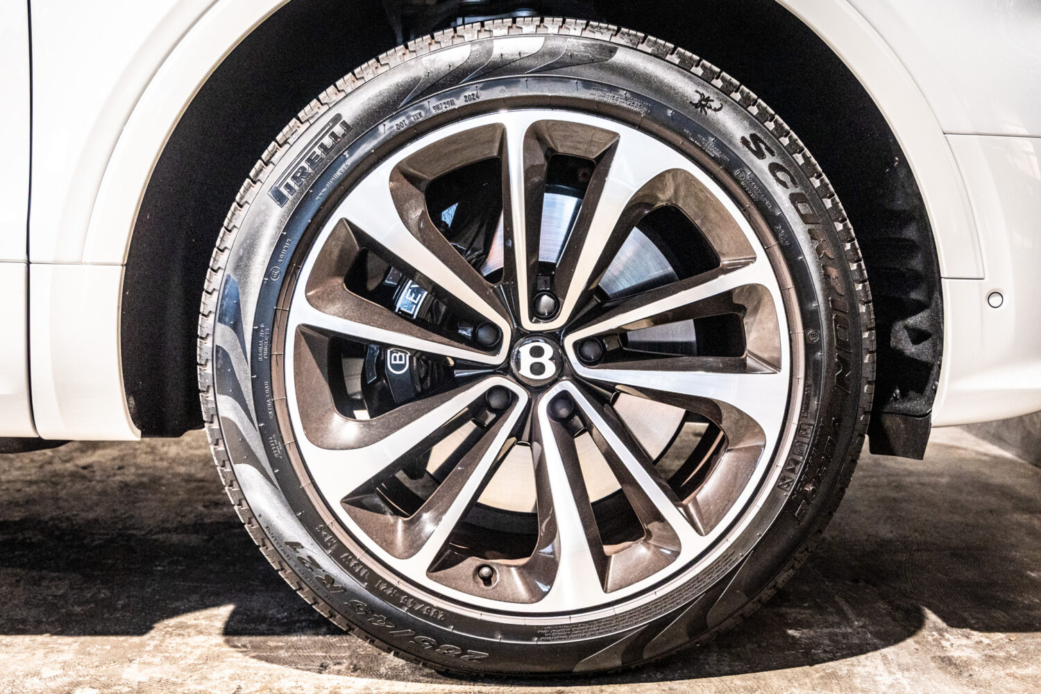 ベンテイガ V8 4WD 左H