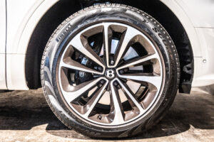 ベンテイガ V8 4WD 左H