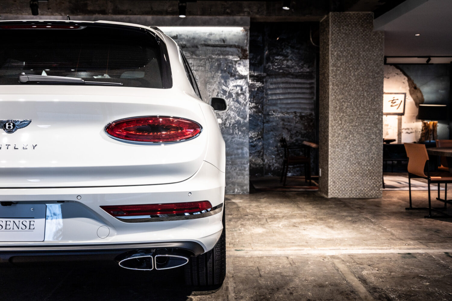 ベンテイガ V8 4WD 左H