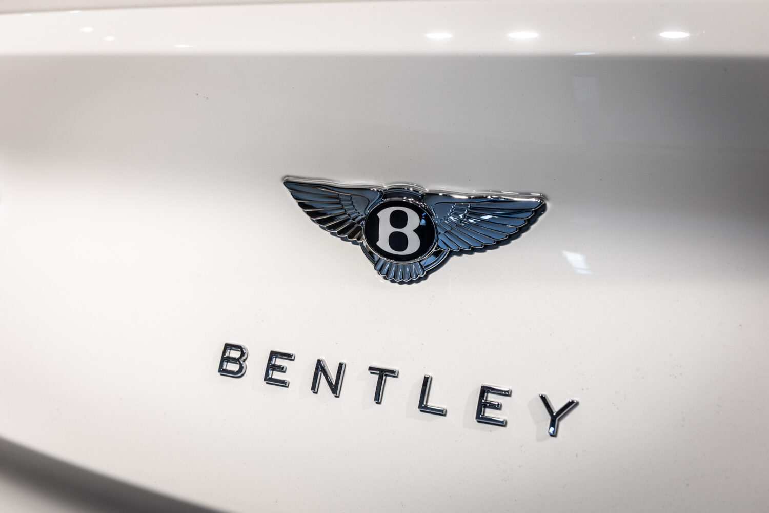 ベンテイガ V8 4WD 左H