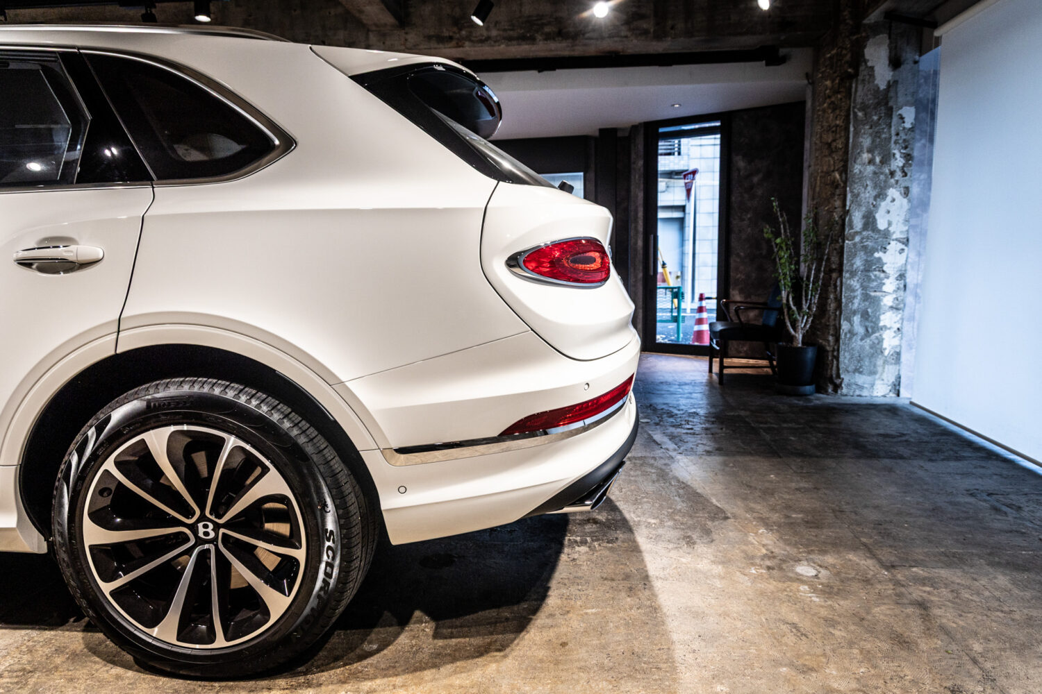 ベンテイガ V8 4WD 左H