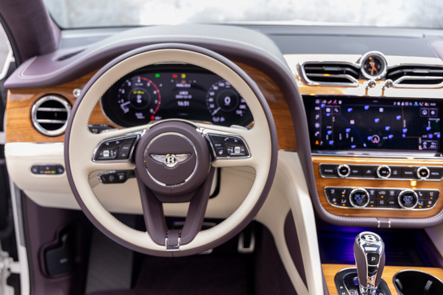 ベンテイガ V8 4WD 左H