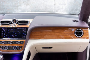 ベンテイガ V8 4WD 左H