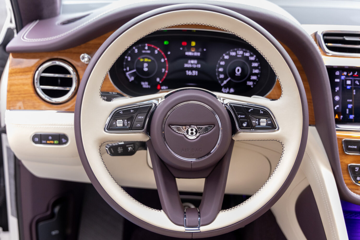 ベンテイガ V8 4WD 左H