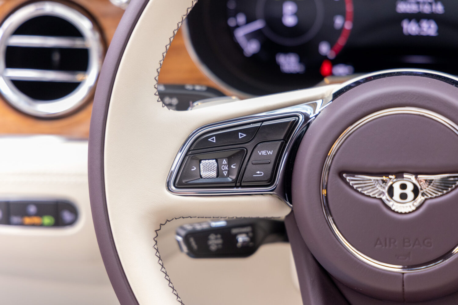 ベンテイガ V8 4WD 左H