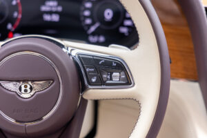 ベンテイガ V8 4WD 左H