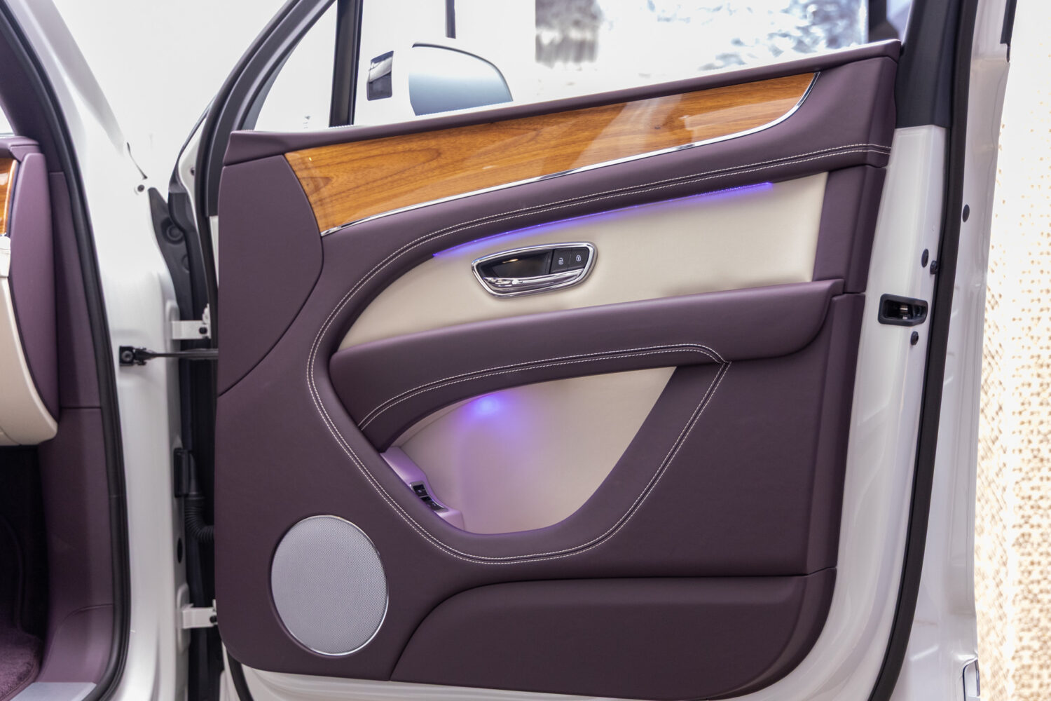 ベンテイガ V8 4WD 左H