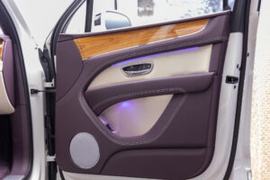 ベンテイガ V8 4WD 左H