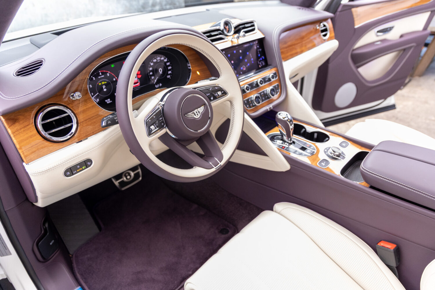 ベンテイガ V8 4WD 左H