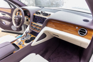 ベンテイガ V8 4WD 左H