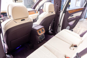 ベンテイガ V8 4WD 左H