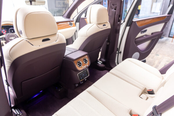 ベンテイガ V8 4WD 左H