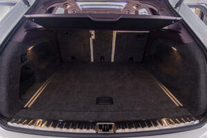 ベンテイガ V8 4WD 左H