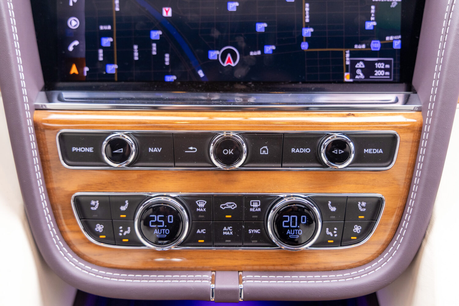 ベンテイガ V8 4WD 左H