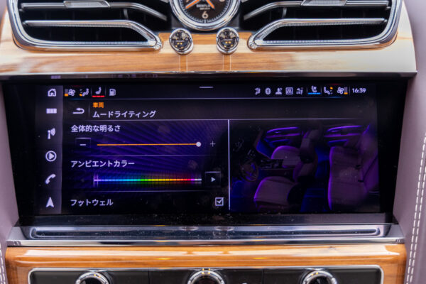 ベンテイガ V8 4WD 左H