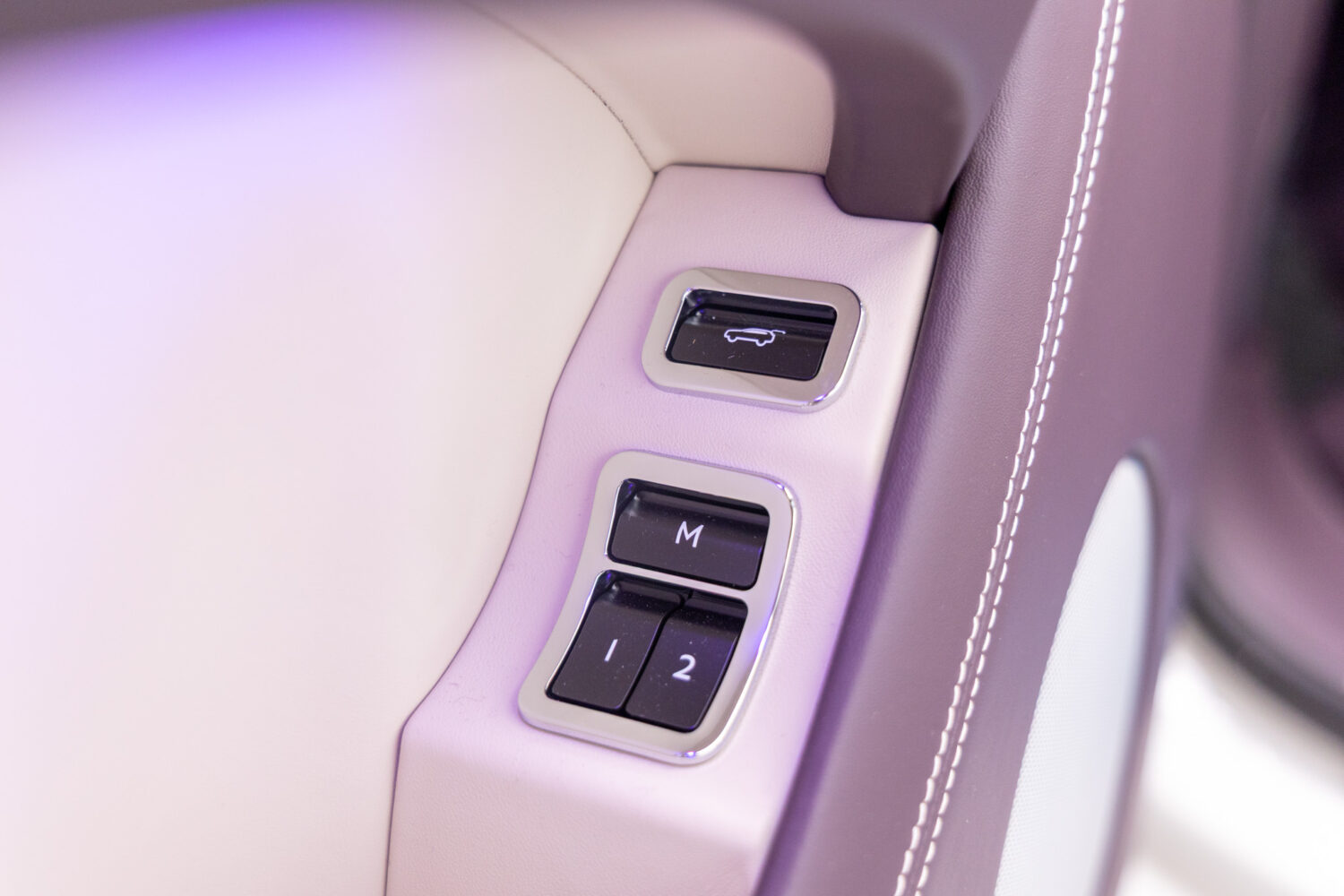 ベンテイガ V8 4WD 左H