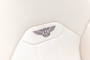 ベンテイガ V8 4WD 左H