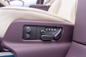 ベンテイガ V8 4WD 左H