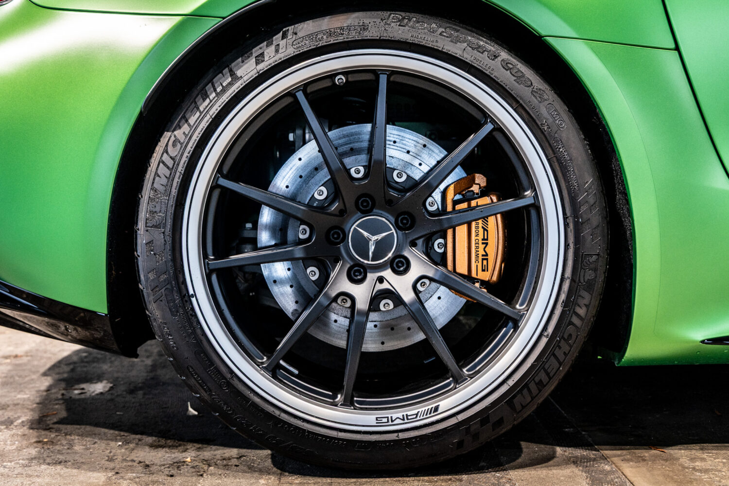 メルセデスAMG GT R